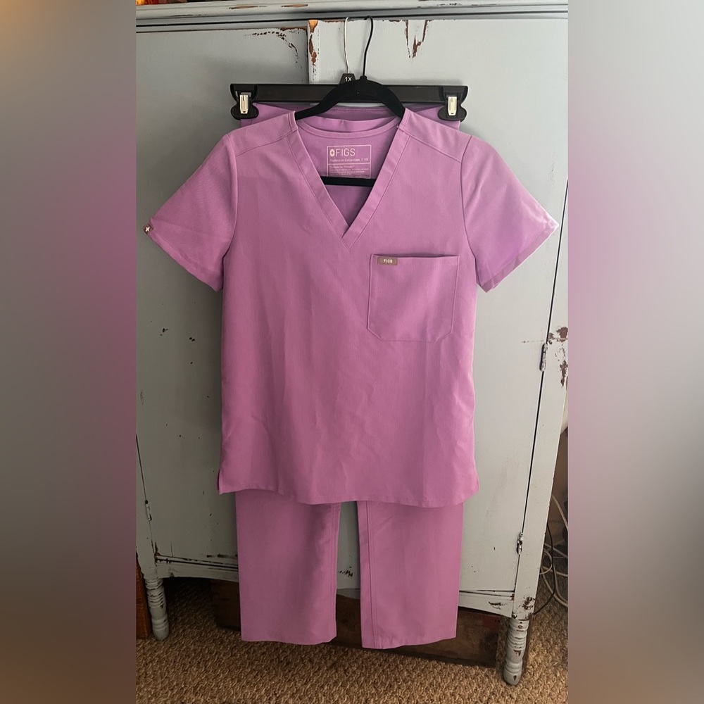 Figs Women's Figs Lilac Dawn Scrub Set